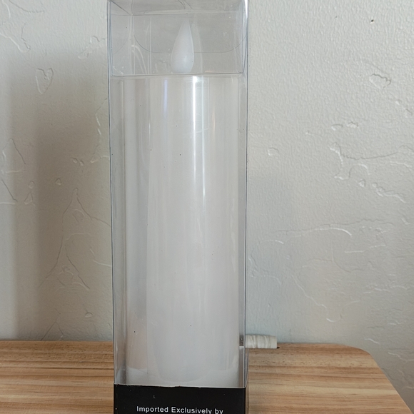 White LED Battery Op Candle. New In Box With Built In Timer - Picture 2 of 3